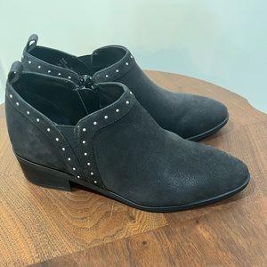 Bella Vita Women's Lorraine suede stud ankle boots. Size 7.5 Never Worn.